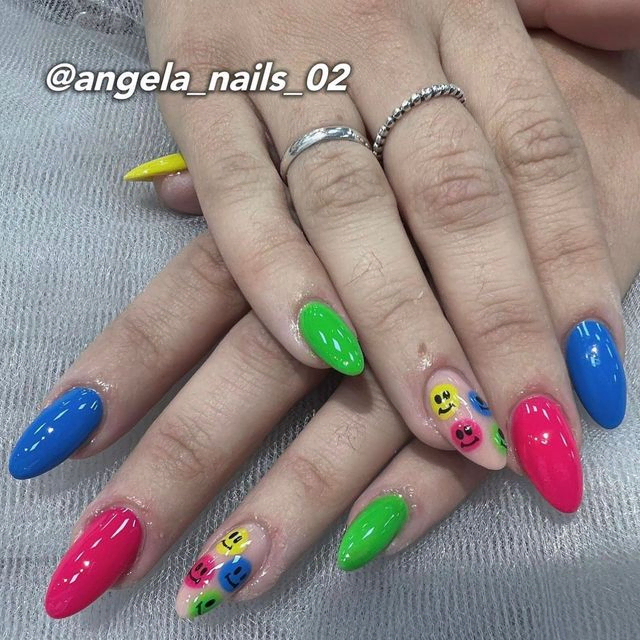 Angela nails uñas de colores